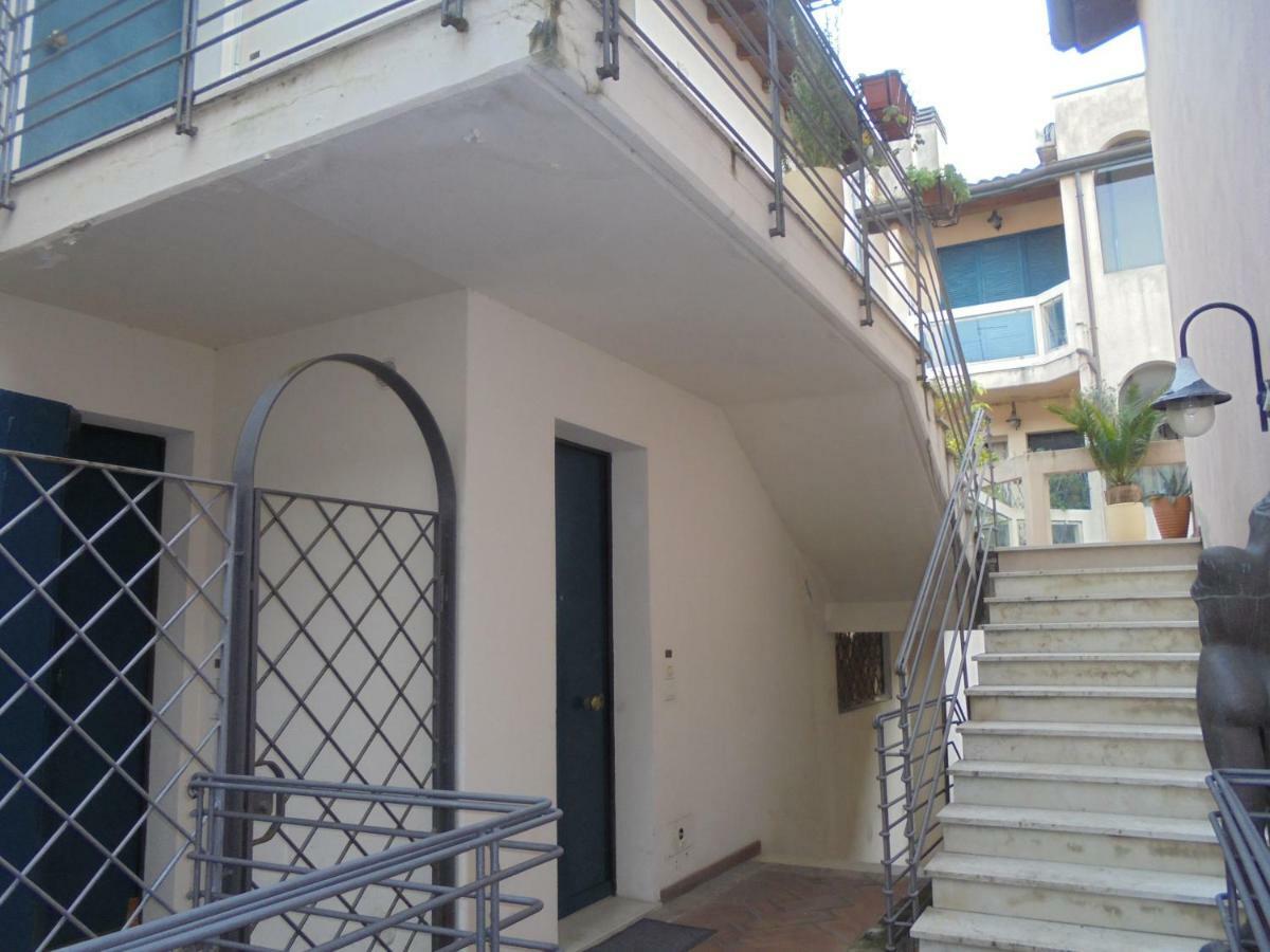 Bilocale Centro Storico Pesaro Exterior foto